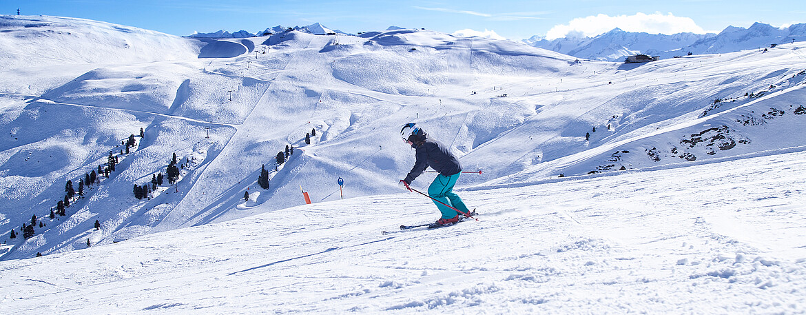 Skifahrerin im Winterurlaub am Wildkogel